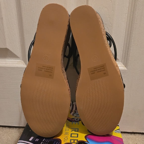 Cape Robbin Black Cork Platform Sandals - Picture 4 of 5